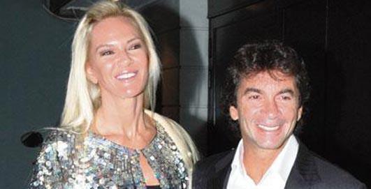 Bettina Hakko 17 milyon TL Bettina Hakko, 23 yıllık eşi, üç çocuğunun babası Vakko'nun patronu Cem Hakko ile tek celsede boşandı. Bettina Hakko, boşanma karşılığı 5 milyon TL nakit, 10 milyon 220 bin TL'lik şirket hissesi ve 1 milyon 752 bin TL değerinde gayri mülk olmak üzere toplam 17 milyon TL tazminat aldı. Bettina Hakko bu sayede Türkiye´de boşanma sonucu alınan en büyük tazminatlardan birini almış oldu.