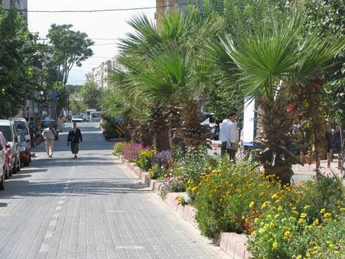 <p>AKHİSAR Bağlı olduğu il: Manisa Nüfusu: 158.857</p>