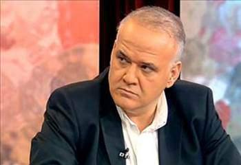 <p>Ahmet Çakar<br />G.Saray ı basta ROK olmak uzere ıc mıhraklar bıtırmıstır</p>