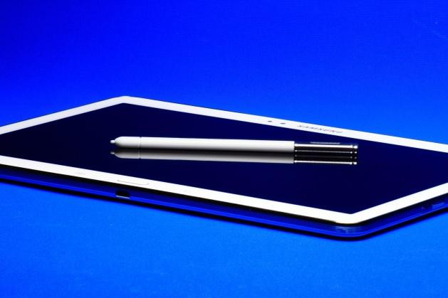 <p>Mobil kullanıcılar, artık kaçınılmaz olan şeyi yapmalı ve her cihazı dikkatle gözden geçirmek zorunda. Birçok kullanıcının istediği özellikleri barındıran ve göz kamaştıran bir görüntü kalitesi sunan Note 10.1, birazpahalı olsa da dikkat edilmesi gereken bir ürün.</p>