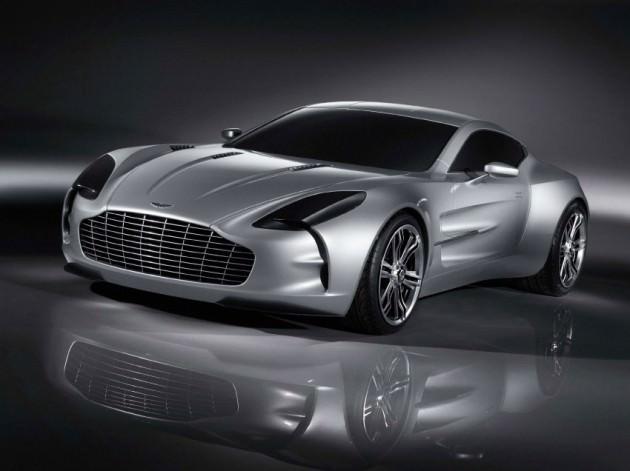 Aston Martin One-77: İngiliz malı otomobilde 750 hp güç üreten 7,3 litre V12 motor bulunuyor. 100 kilometreye 3,7 saniyede ulaşan otomobil ise 1,4 milyon dolardan satılıyor.