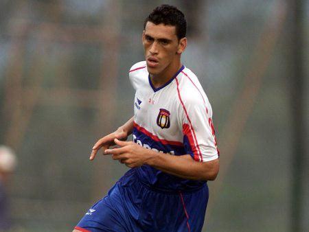 <p><strong>Serginho</strong><br />Yaşı: 30 <br />Ülkesi: Brezilya <br />Kulübü: Sao Caetano <br />Yıl: 2004</p>
