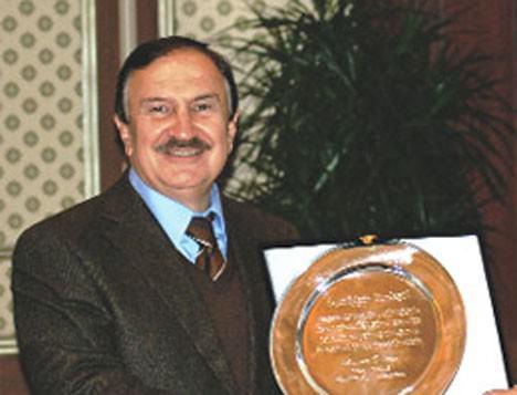 Orhan Özokur  Vaniköy’de isimsiz bir yalısı var.