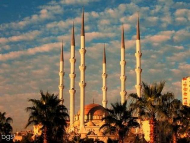 <p>MERSİN MUĞDAT CAMİİ</p>

