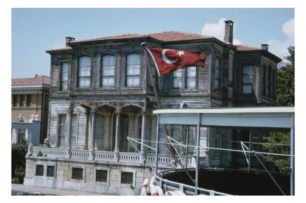 <p>Indiana Üniversitesi, Charles W. Cushman fotoğraf koleksiyonundan eski İstanbul fotoğrafları çıktı. Günümüze kıyasla daha tenha görülen İstanbul'un bu fotoğrafları 1965 yılında çekilmiş.</p>