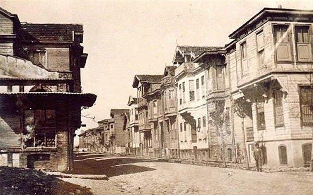 <p><span style="color:rgb(102, 102, 102)">Bakırköy, 1910'lar </span></p>

