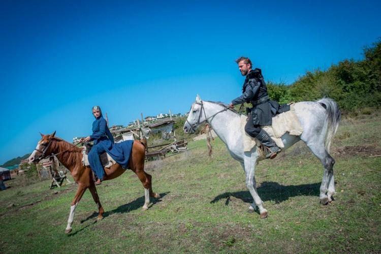 <p>İlk bölümü 10 Aralık 2014 tarihinde yayınlanan yapımcılığını Tekden Film'in üstlendiği, senaryosunu Mehmet Bozdağ'ın yazdığı, başrollerini Engin Altan Düzyatan,Esra Bilgiç, Kaan Taşaner, Didem Balçın, ve Hülya Darcan'ın paylaştıkları televizyon dizisi Diriliş Ertuğrul'un 3. Sezon çekimleri Kapadokya'da yapılacak.</p>
