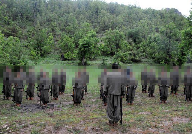 <p><strong>ÇOCUKLAR NE DİYOR? ‘AİLEMLE TEHDİT ETTİLER’ </strong></p>
<p>E.A. (Kız-15): “Van’da meslek lisesine giderken bir PKK’lı örgüte katılmamı istedi. Aileme zarar vereceğini söyledi. Bunun üzerine dediklerini yaptım.</p>
<ul>
</ul>
<ul>
</ul>