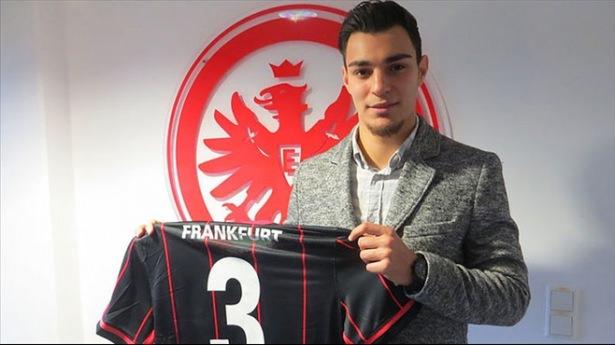 <p>Almanya'da Schalke'den Frankfurt'a transfer olan stoper Kaan Ayhan da Fatih Terim'in Milli Takım'a kazandırdığı isimlerden...</p>
