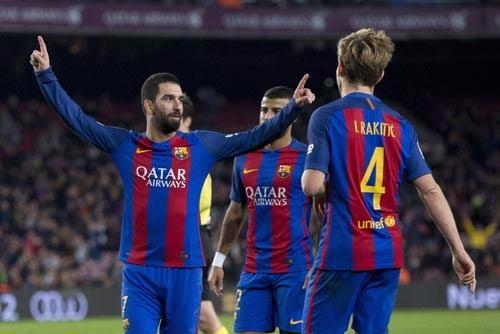 <p>El Mundo: İki haftalık Arda Turan. Türk futbolcu 15 günde iki hat trick yaptı.</p>
<p> </p>