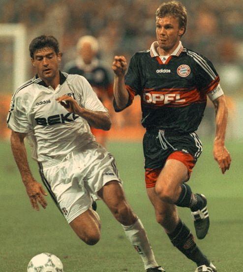 <p>Beşiktaşlı Yankov ile Bayern Münihli Helmer'in mücadelesi (1997)</p>