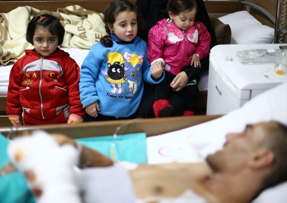 <p>Doğu Halep'ten ailesiyle tahliye edilen ve Adana Numune Eğitim ve Araştırma Hastanesinde tedavisi süren 31 yaşındaki Mustafa Raşid'in, Suriye'de kalan iki çocuğuna kavuşma hayali, Adana Valiliğinin devreye girmesiyle gerçeğe dönüştü.</p>
<p> </p>