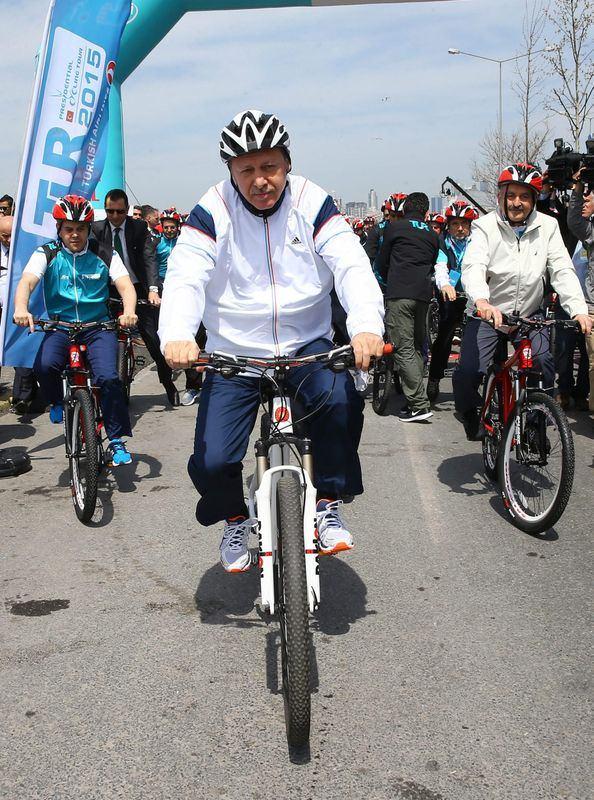 <p><strong><span style="color:#FFFFFF">Aynı zamanda bisiklet üreten firmalarımız da fiyatları uygun hale getirirlerse o zaman bu işin tüketimi de çok daha farklı olacaktır. Buna da inanıyorum" dedi.</span></strong></p>
