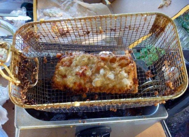 <p><strong>İskoçya: </strong>Fritözde pizza</p>
