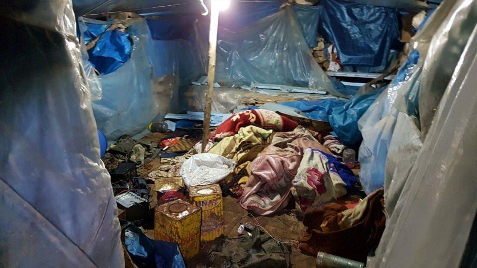 <p>Bölgede 19 Nisan'dan itibaren devam eden operasyonda, bugüne kadar 782 muhtelif tipte silah, 422 bin 477 mühimmat, 5 tondan fazla amonyum nitrat patlayıcı madde ile 80 tondan fazla yiyecek ve muhtelif yaşam malzemesi ele geçirilirken, bölgede operasyonlara kararlılıkla devam ediliyor.</p>
<p> </p>