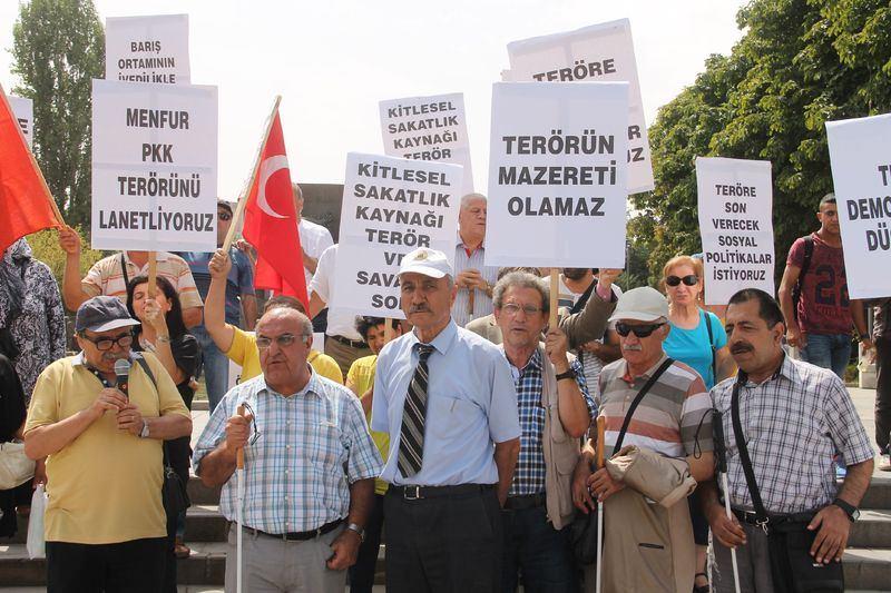 <p>Konfederasyon Başkanı Turhan İçli, yaptığı basın açıklamasında, Dağlıca'daki saldırıları şiddetle kınadıklarını belirtti.</p>