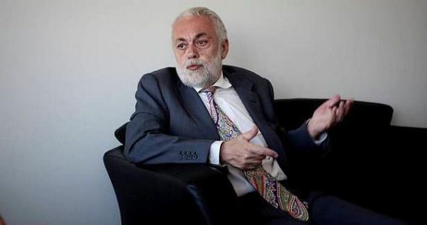 <p>Ömer Üründül</p>

<p>Ya niye kırmızı kart çıkarıyorsun ki şimdi adama? Ne olacak yani, zaten maç bitecek.</p>
