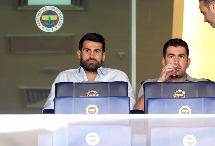 <p><strong>VOLKAN DEMİREL'İ BAŞKAN İSTESE DE...</strong></p>

<p>Volkan Demirel'in Başkan Aziz Yıldırım sözleşmesini uzatmak istese de camia tribüne çıkması gerektiğini düşünüyor.</p>
