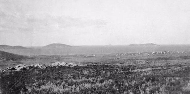 <p>Henüz küçük bir kıyı kasabası olan Maltepe 'den adalara bakış (1920'li yıllar)</p>

<p> </p>
