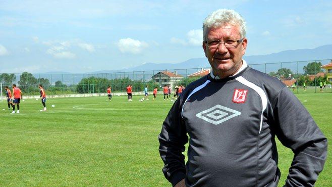 <p>2013-2014 - Balıkesirspor - İsmail Ertekin (Süper Lig'de de devam etti)</p>
