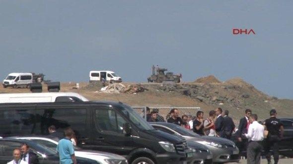 <p>Askeri araçlar tören boyunca güvenlik tedbirleri kapsamında görev yapacak.</p>
