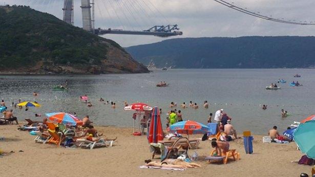 <p>Proje kapsamında henüz tamamlanmayan viyadük, altgeçit ve üstgeçitlerde çalışmalar hızla sürüyor.</p>