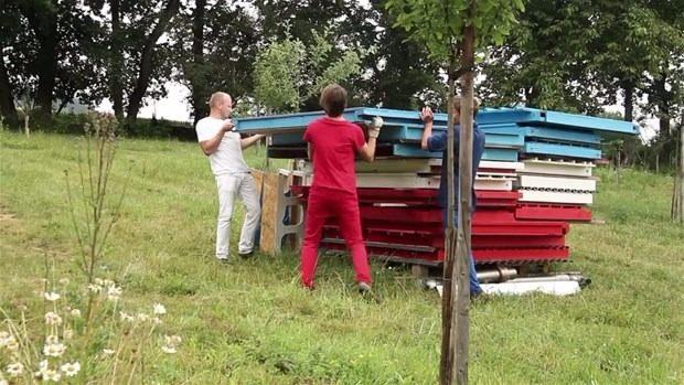 <p>&Ccedil;ek Cumhuriyeti'nin başkenti Prag'a kurulan ev yalıtımlı 21 panelden oluşuyor.</p>

<p>&nbsp;</p>
