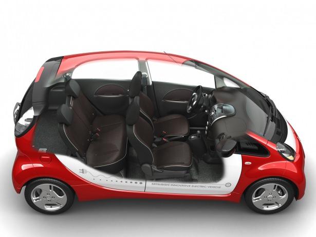 <p>0.4 ton korbondioksit oranı da otomobili şarj ederken, kullanılan elektrikten kaynaklanıyor.</p>
