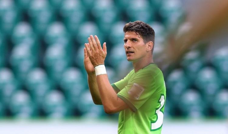 <p>Gomez "Gol atamadığım ve takıma yardımcı olamadığım için üzgünüm. Ancak bugün oynadığımız futboldan dolayı çok mutluyum" dedi.</p>
