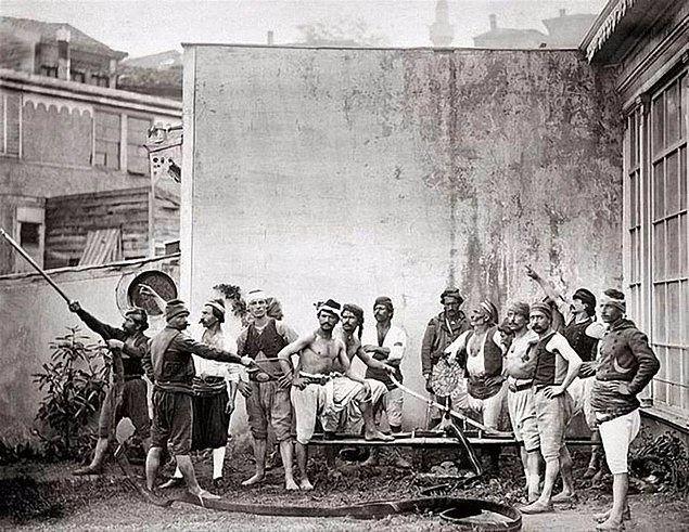 <p>82. Gönüllü itfaiyeciler, İstanbul, 1870'ler.</p>
