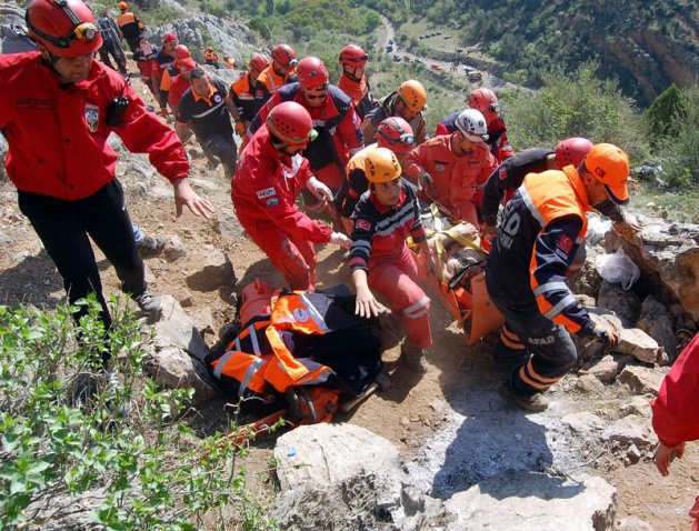 Eskişehir'in Mihalgazi ilçesinde mağarada mahsur kalan Ramazan Yörük'ü (40) arama kurtarma çalışmaları sonuçlandı.