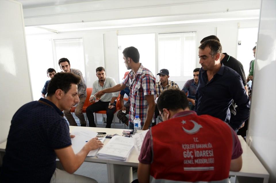 <p>Türk Silahlı Kuvvetleri Müşterek Özel Görev Kuvveti ve Koalisyon Hava Kuvvetlerince Suriye'nin Türkiye sınırındaki Cerablus bölgesinde terör tehditlerine karşı yürütülen harekatın 15'inci günü geride kaldı.</p>
<p> </p>
