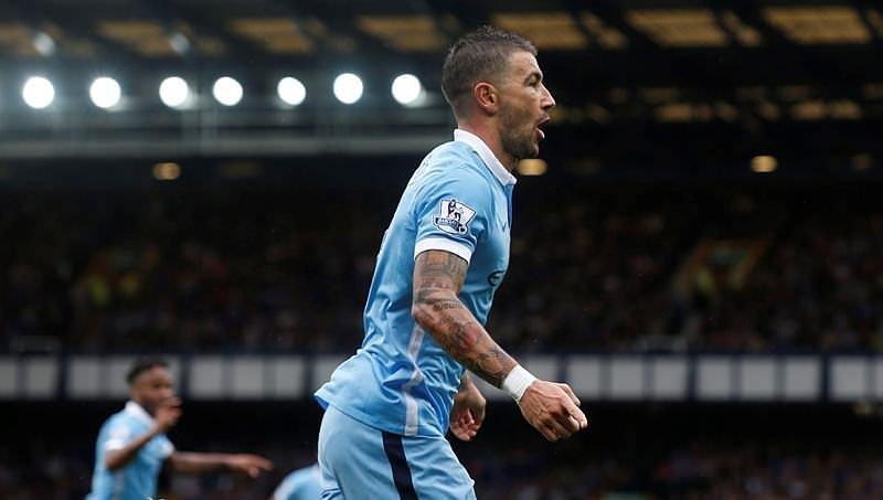 <p>Kolarov (Sol bek)</p>

<p> </p>
