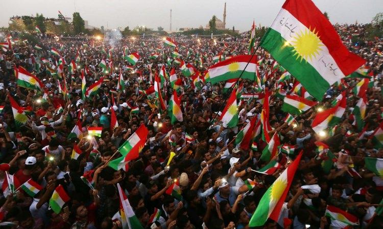 <p>Türkiye Irak-Suriye ekseninde bir istikrar arayışına girmiş bunun için önemli yatırımlar yaparken IKBY'nin etnik ve mezhebi yeni çatışma dinamikleri oluşturacak bu adımını ciddi bir tehdit olarak görüyor.</p>
