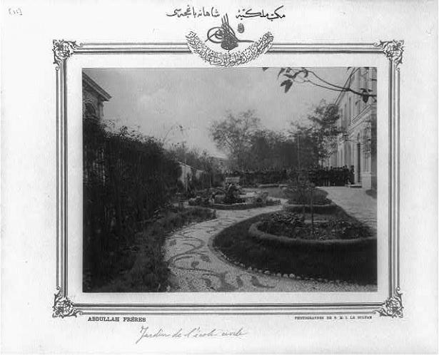 <p>Bahçe, Mekteb-i Mülkiye-yi Şahane Siyasal Bilgiler Fakültesi</p>
<p> </p>