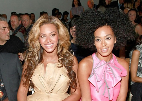 <p><strong>Beyonce </strong>ve<strong> Solange Knowles</strong></p>
