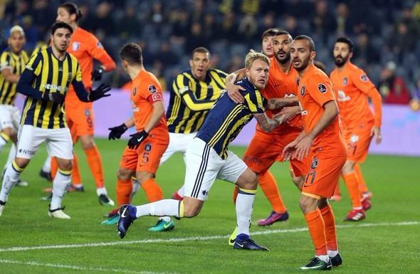 <p><strong>ADVOCAAT'IN HAZIRLIĞI AVCI'DAN İYİ</strong></p>

<p>Fenerbahçeli futbolcular, Fenerbahçe seyircisi maçı final olarak gördü. Buna uymak gerekiyor. Başakşehir’i durdurmak için ne gerekiyorsa yaptılar. Mehmet Batdal, Emre, Cengiz, Visca’ya birebir oynadılar, onları kıpırdatmadılar. Advocaat’ın hazırlığı, Avcı’nın hazırlığından iyiydi.</p>
