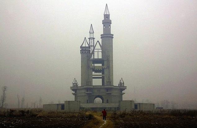 <p>Terkedilmiş Wonderland Eğlence Park outside</p>

<p>Pekin, Çin</p>
