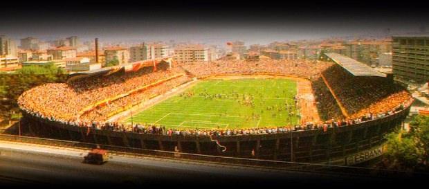 <p><strong>-En sevdiğin stat?</strong><br />
<br />
“Eski Ali Sami Yen.”</p>
