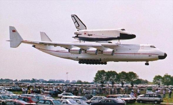 <p>EN BÜYÜK UÇAK</p>
<p>İlk uçuşunu 1988'de yapan An-225, 'Buran Uzay Mekiği'ni taşımak için üretildi.</p>