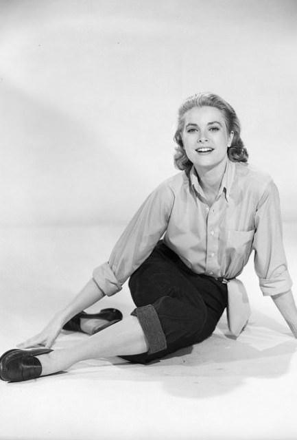 <p>Tüm dünyaya tarzı ve şıklığı ile adını duyurmuş kadınları sizler için derledik. İşte dünyada en iyi giyinen 20 kadın...</p>
<p>1.<strong> Grace Kelly</strong></p>