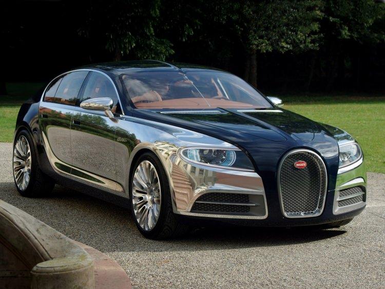 <p>Automotive News'e röportaj verem Bugatti Başkanı Wolfgang Durheimer, 'Dört kapılı araç ölmedi' dedi.</p>
