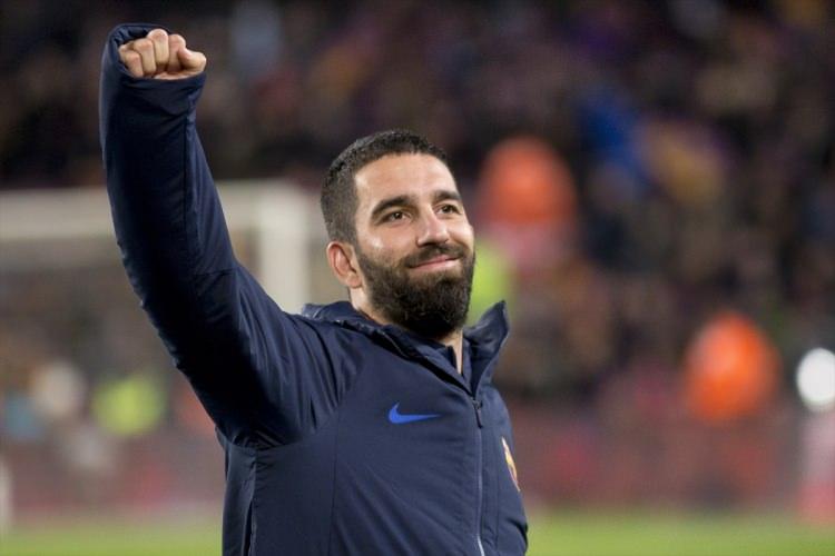 <p><strong>ARDA TURAN - BARCELONA</strong><br />
<br />
18 YAŞINDAKİ PİYASA DEĞERİ: 650 bin Euro (Galatasaray)<br />
<br />
GÜNCEL PİYASA DEĞERİ: 28 milyon Euro<br />
<br />
FARK: +27.35 milyon Euro</p>
