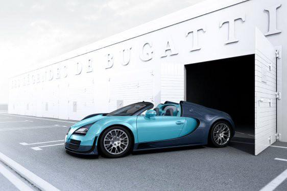 Öte yandan, 408,84 km/s ile dünyanın en hızlı roadster otomobili ünvanını taşıyan yeni Bugatti Veyron 16.4 Grand Sport Vitesse'in kaputunun altında yer alan 8.0 litrelik W16 motoru, 1.200 HP güç ve 1.500 Nm tork üretiyor.