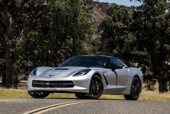   Corvette Stingray, böylece 0-100 km/s hızlanmasını 4,2 saniyede tamamlıyor ve 1 g'lik viraj alma performansıyla göz dolduruyor.