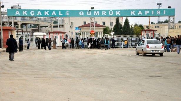 <p>Suriye’deki savaştan kaçarak Türkiye’ye sığınan 400 kişi, aldıkları özel izinle Akçakale'deki sınır kapısından ülkelerine döndü.</p>

<p> </p>
