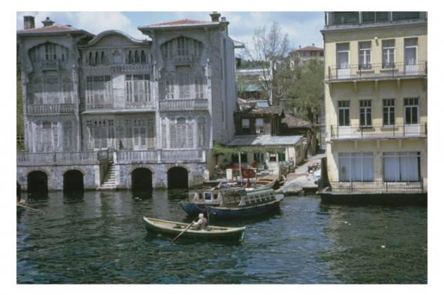 <p>Indiana Üniversitesi, Charles W. Cushman fotoğraf koleksiyonundan eski İstanbul fotoğrafları çıktı. Günümüze kıyasla daha tenha görülen İstanbul'un bu fotoğrafları 1965 yılında çekilmiş.</p>