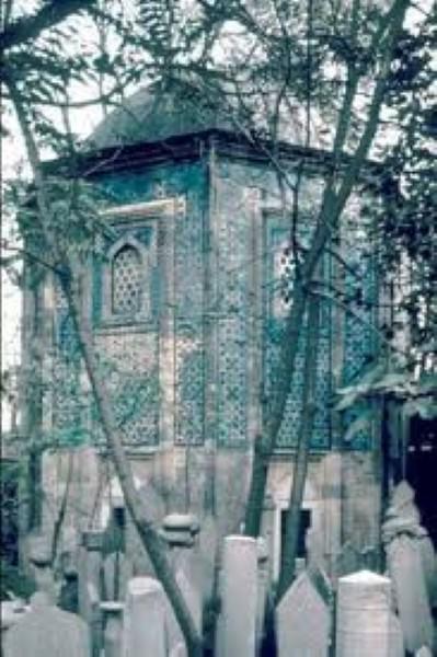 <p>Mahmud Paşa Türbesi</p>
<p>Mahmud Paşa Camii avlusu Mahmudpaşa - Eminönü - Fatih</p>