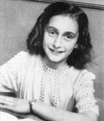Anne Frank 1929-1945 13 yaşında yazdığı günlüklerle Nazi zulmünü tüm dünyaya duyurdu.