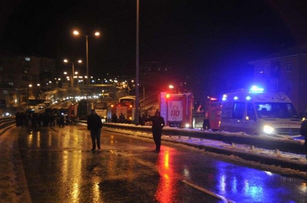 <p>KOCAELİ'nin Gölcük İlçesi'nde buzlanma sonucu meydana gelen zincirleme trafik kazasında 40 araç birbirine girdi.</p>